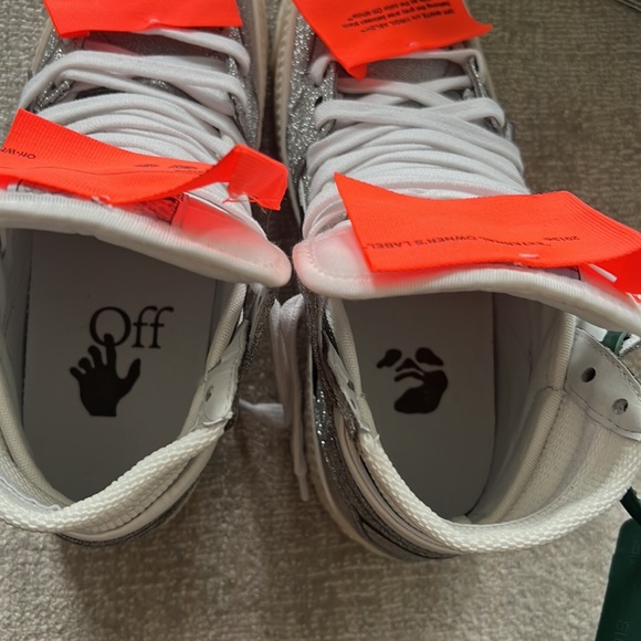 NWT Off-White
Off-Court 3.0 glitter high-top sneakers Women Size 36 - Picture 11 of 11